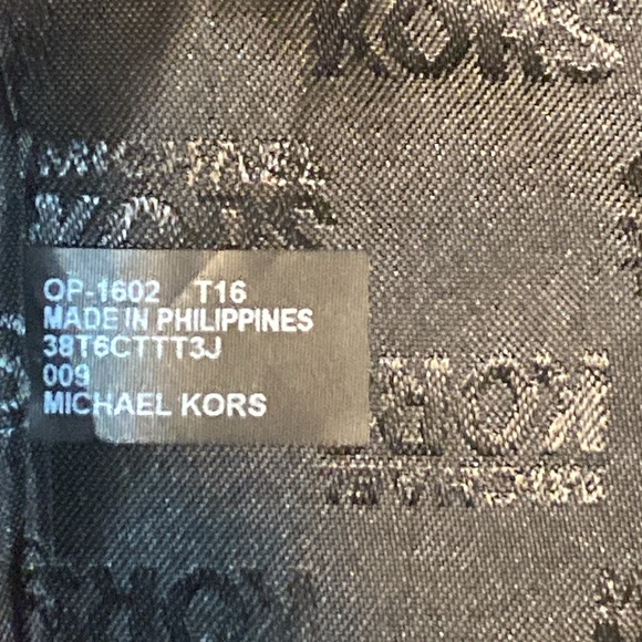 Authentic Micheal Kors Purse - Picture 5 of 6